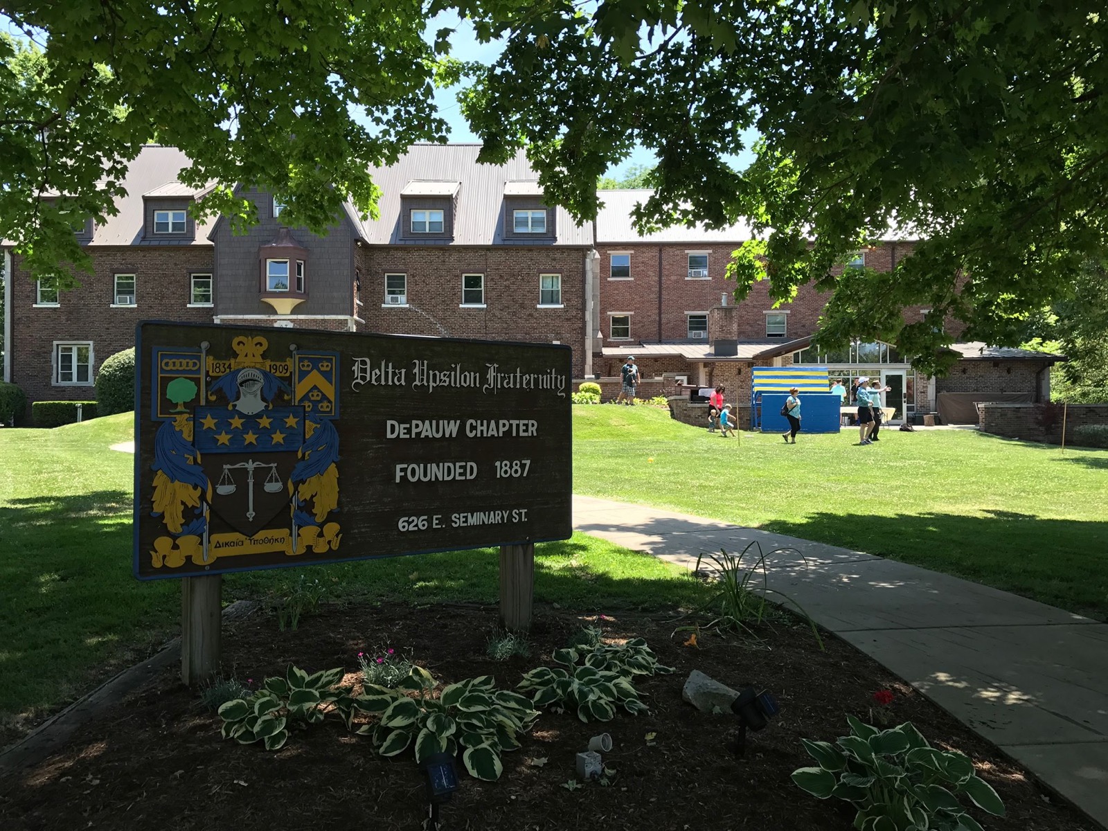 Large group photo of DePauw Delta Upsilon chapter members.